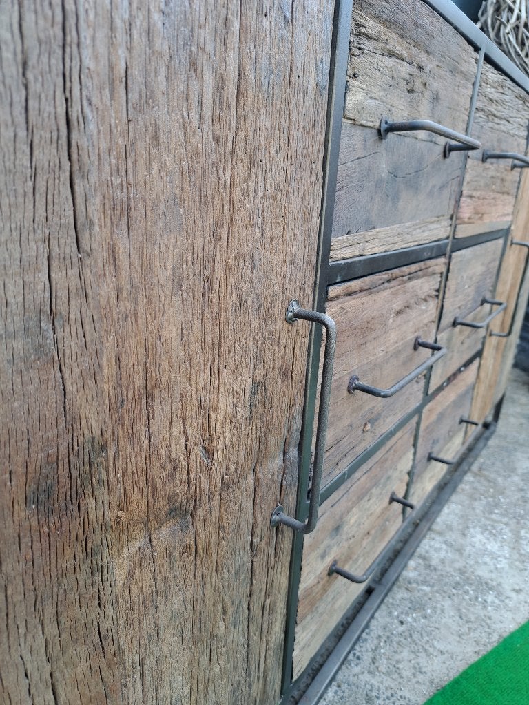 Foto 5 van Stoere Moderne Rubuuste en Landelijke Meubels