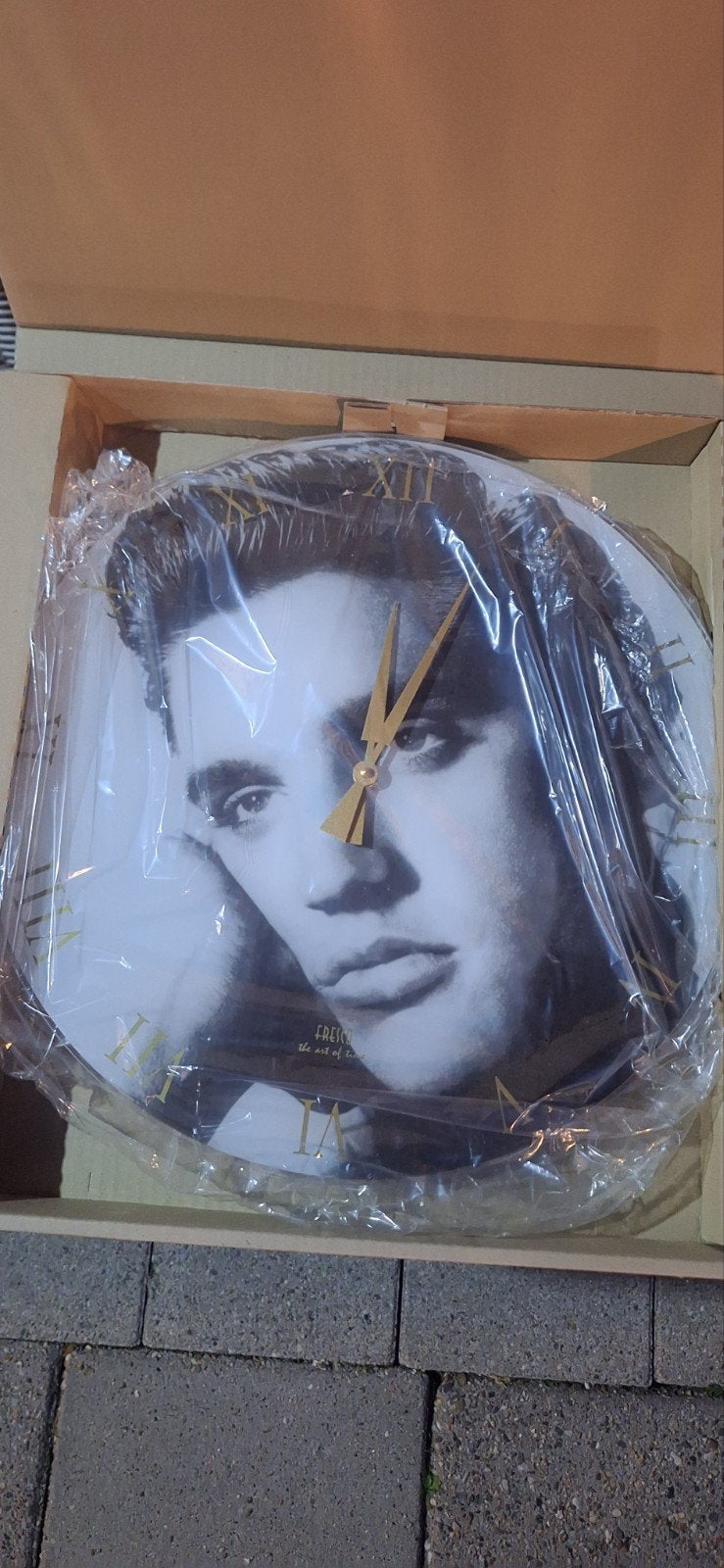 Elvis Presley Wandklok 40cm - Nieuw in doos!, Huis en Inrichting, Woonaccessoires | Klokken, Ophalen, Analoog, Nieuw, Retro