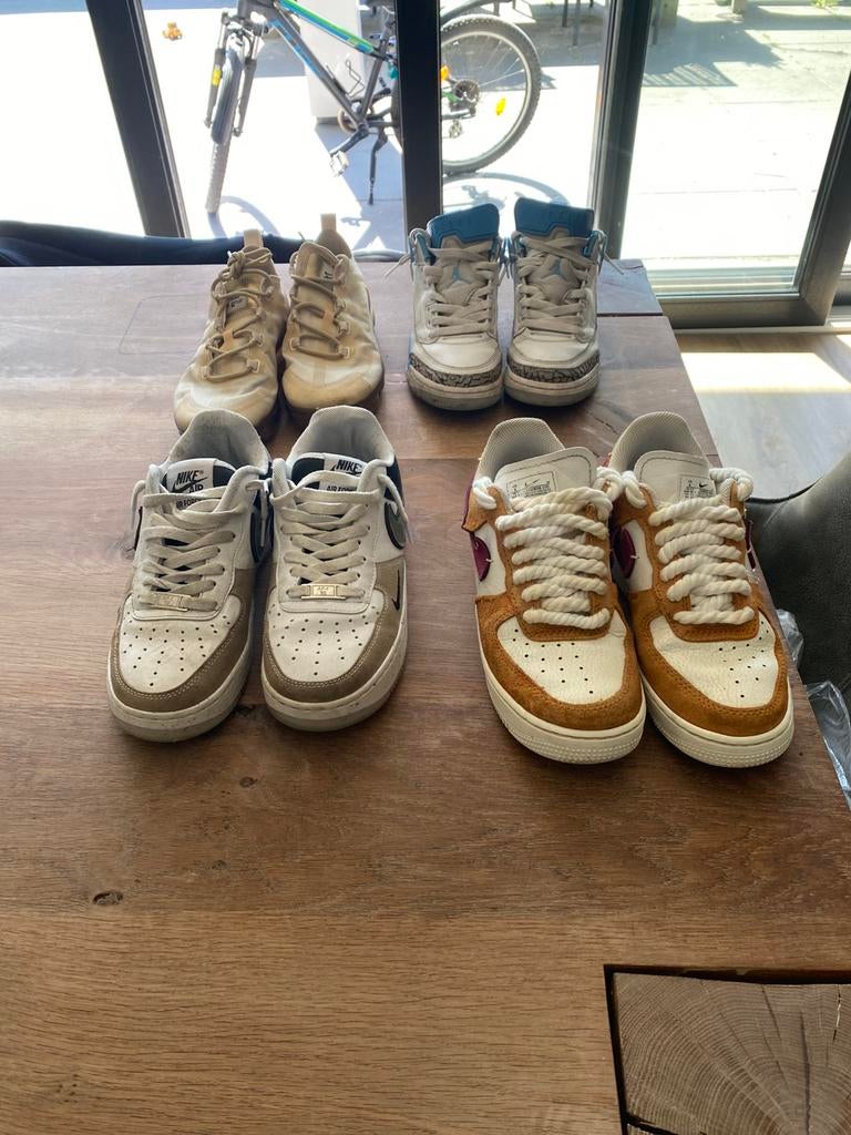 4 paar schoenen 3 nike 1 jordan (LAATSTE PAAR IS NEP ️), Ophalen of Verzenden, Gedragen, Overige kleuren