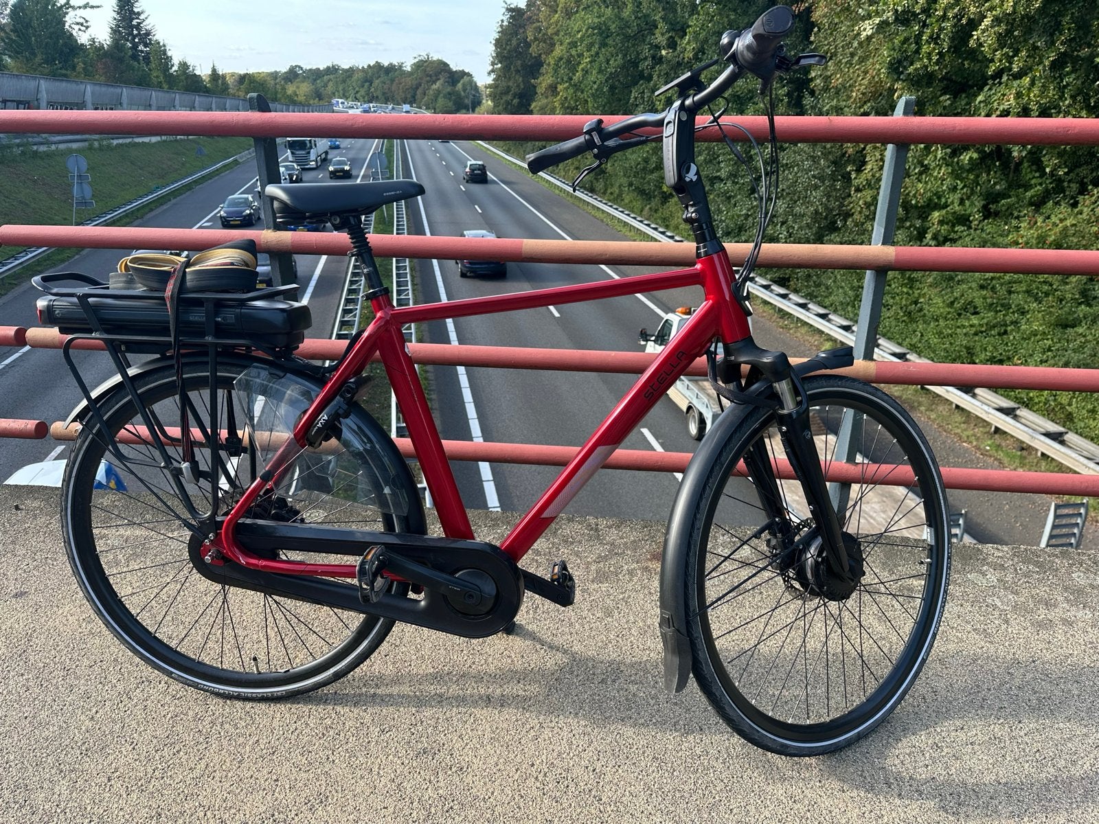 Stella Vicenza elektrische fiets, rood, met lader, Fietsen en Brommers, Ophalen, Gebruikt, Overige merken