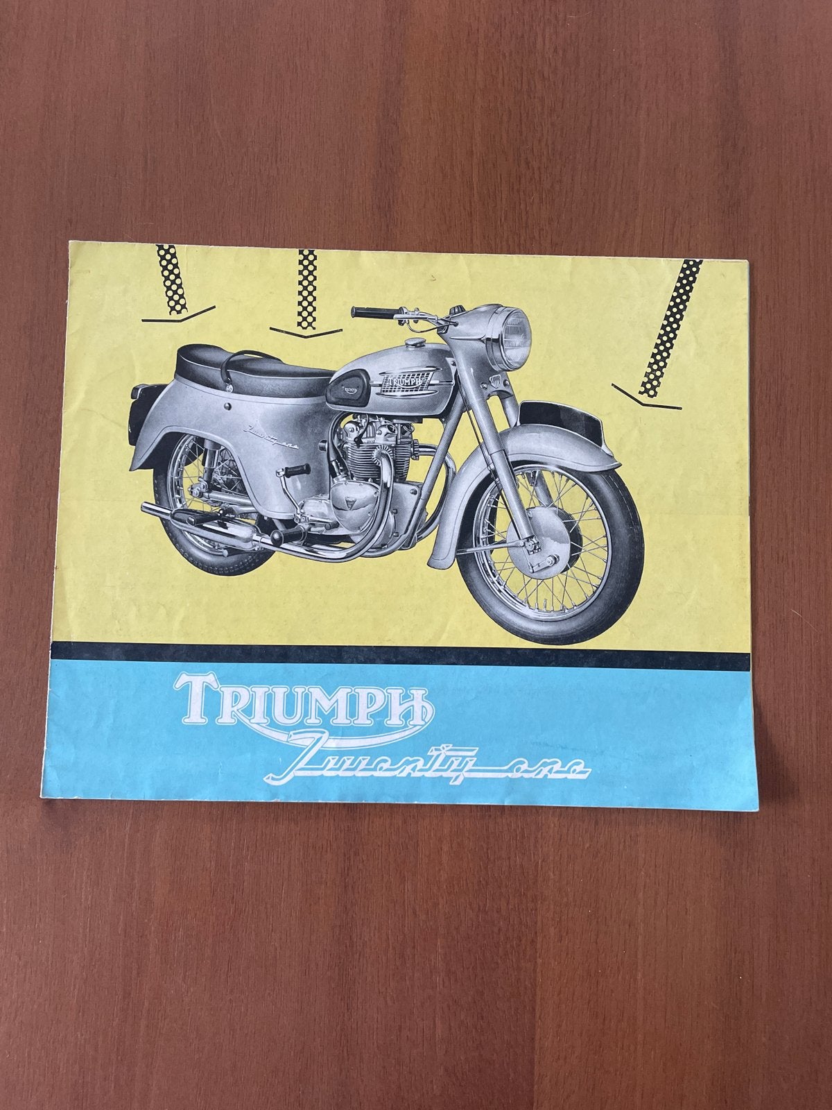 Triumph Twenty One Motorfiets Brochure (Jaren '50), Boeken, Ophalen of Verzenden, Gelezen