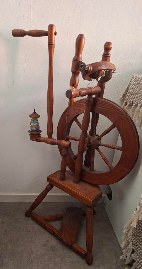 Klein antiek werkend spinnenwiel, Hobby en Vrije tijd, Ophalen, Spinnewiel