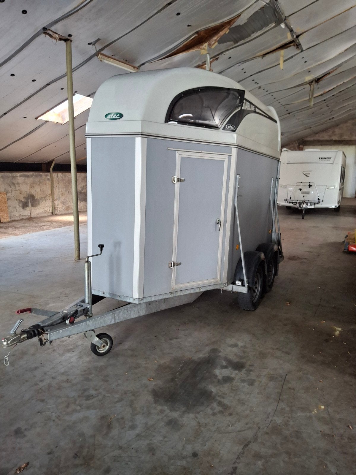 mooie trailer voor paarden of kleinvee, Mannelijk, Geit