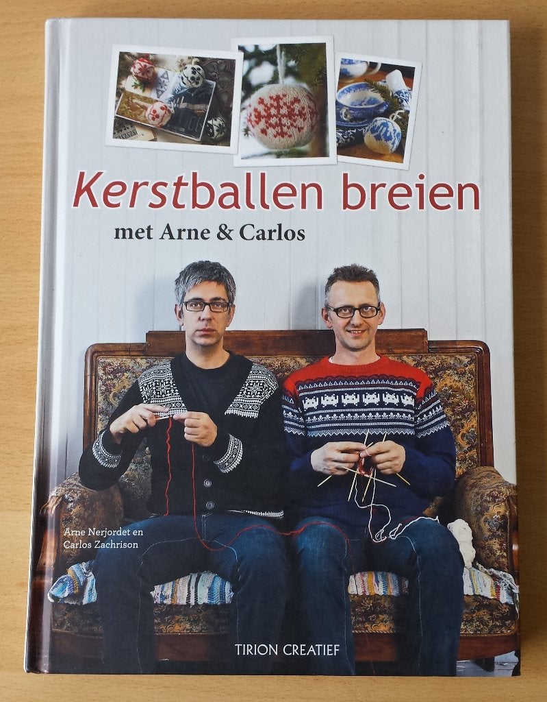 Kerstmis - Kerstballen Breien - Arne & Carlos - 2011, Gebruikt, Ophalen of Verzenden, Patroon of Boek, Nvt
