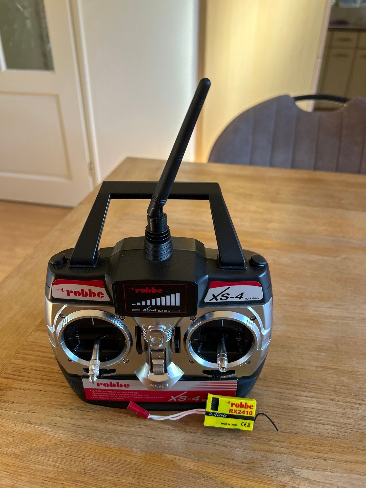 Robbe XS-4 2.4GHz afstandsbediening met ontvanger en motoren, Ophalen of Verzenden, Gebruikt