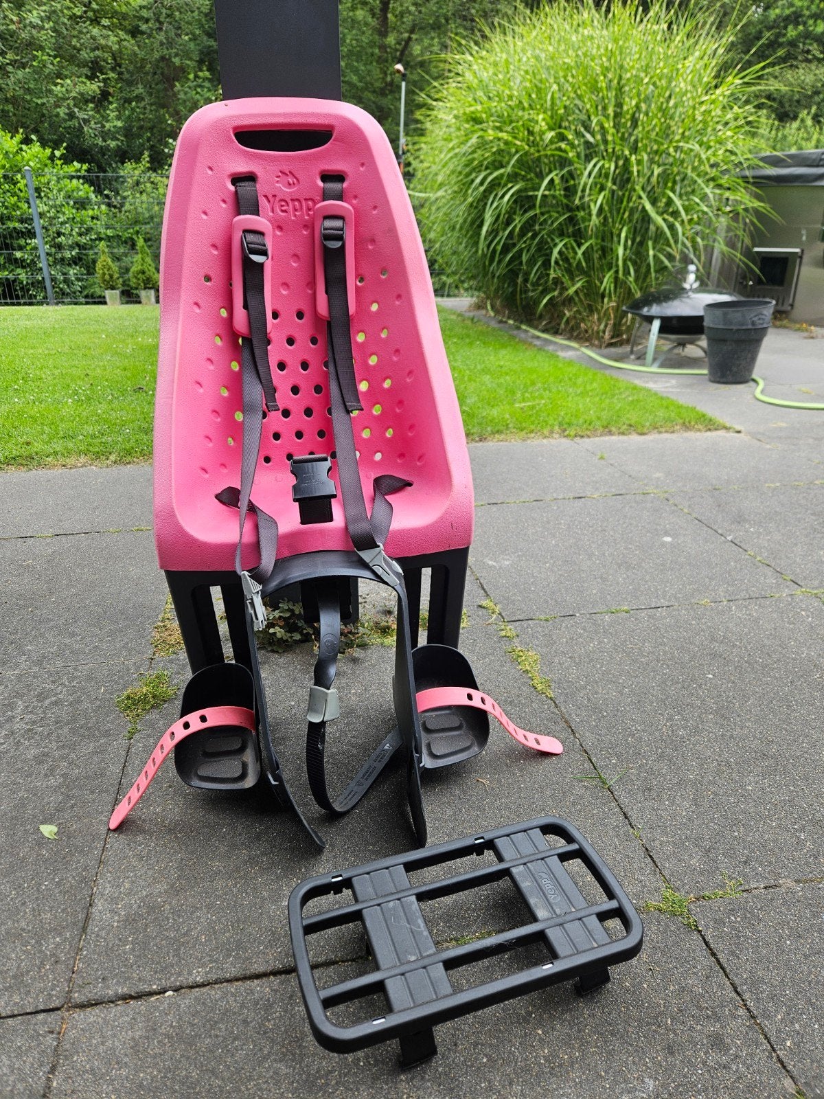 Thule Yepp Maxi Achterzitje Roze met Adapter, Ophalen, Achterzitje, Yepp, Gebruikt