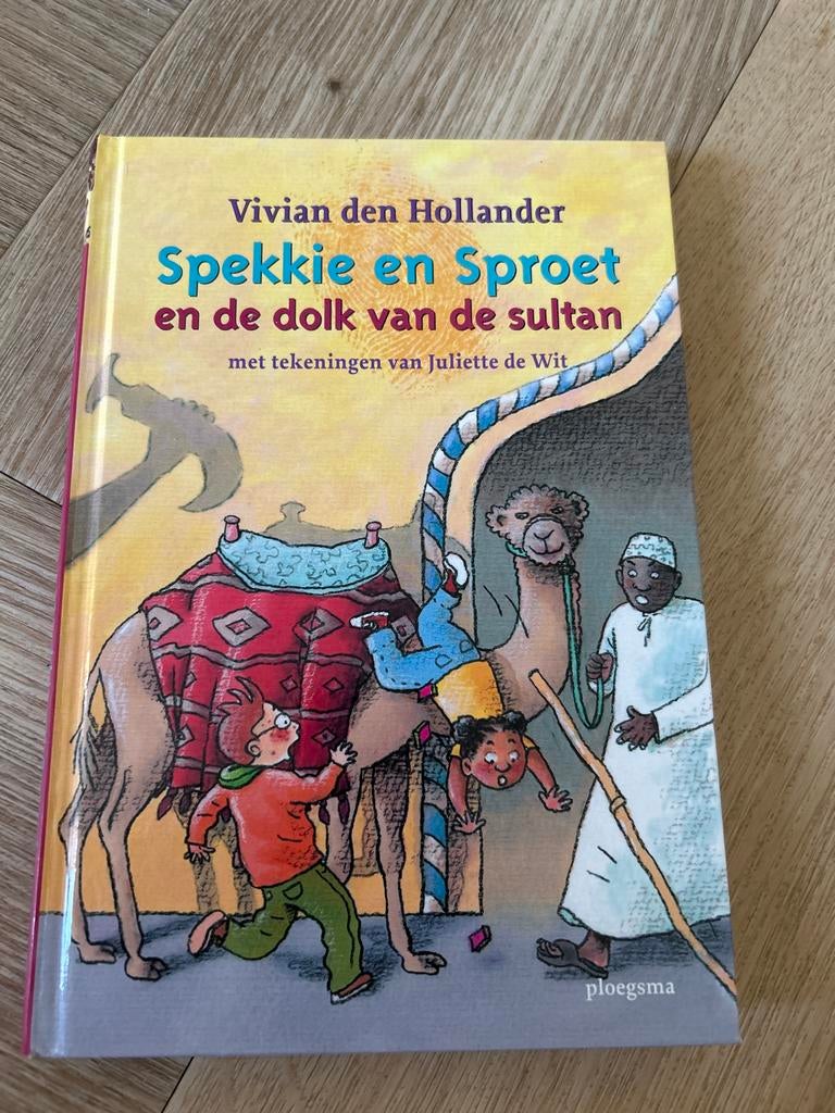 Spekkie en Sproet en de dolk van de sultan - Vivian den Holl, Ophalen of Verzenden, Gelezen, Fictie algemeen