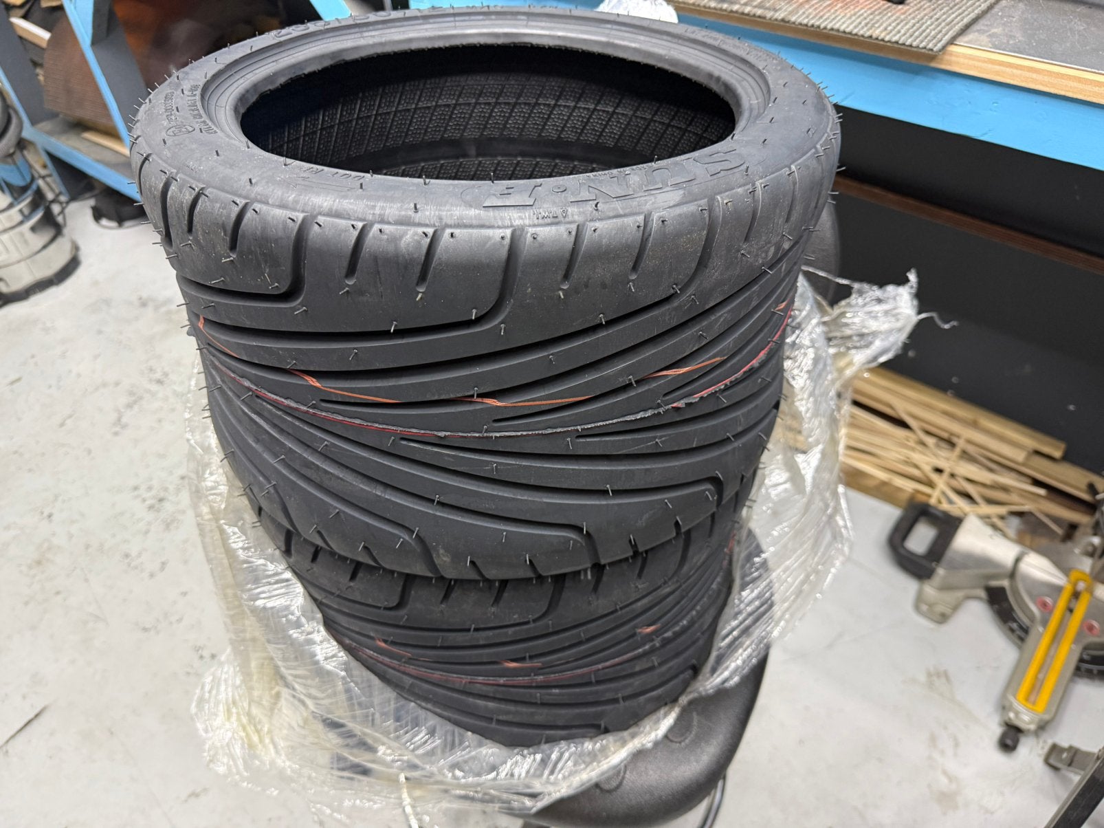 2x nieuwe quadbanden 235/30 12 inch sun-f, Auto-onderdelen