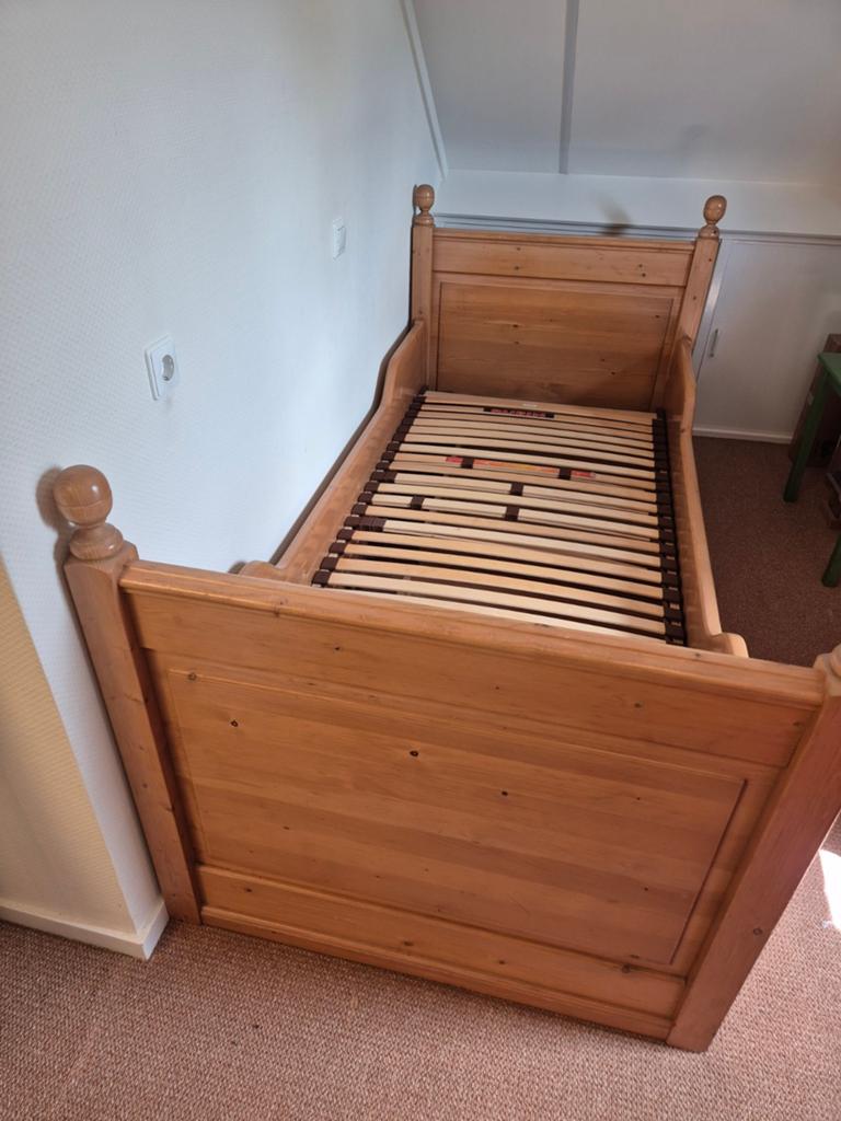 Massief grenen kajuitbed 90x200 met 2 laden en lattenbodem, Huis en Inrichting, Slaapkamer | Bedden, Ophalen, Gebruikt, 90 cm