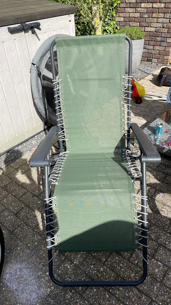Ligstoel opklapbaar (Intratuin), Tuin en Terras, Ligbedden, Ophalen, Zo goed als nieuw