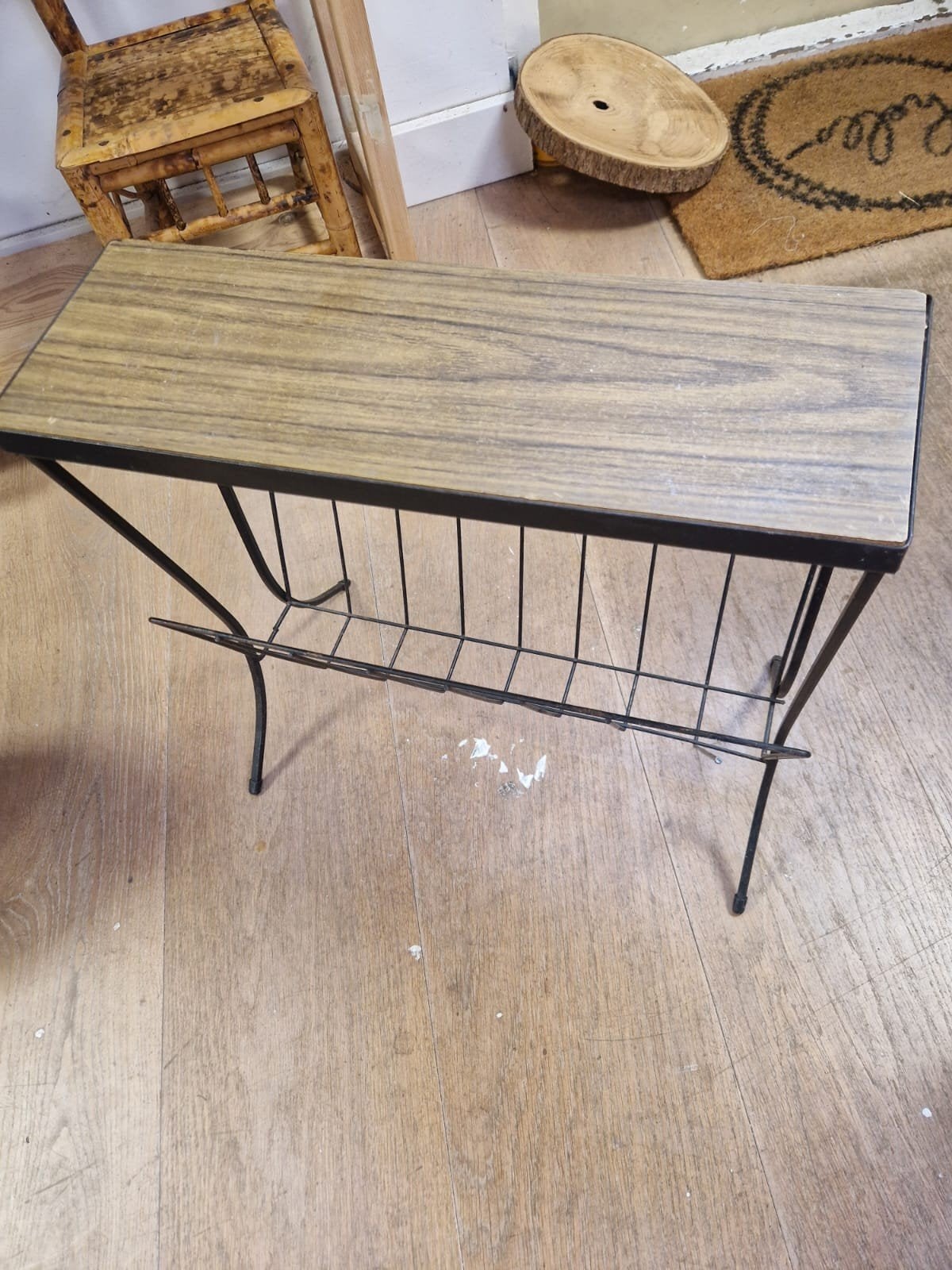 Vintage Lectuurtafel / Krantenbak met houten blad, Gebruikt, Onbekend, Lectuurtafel, Onbekend