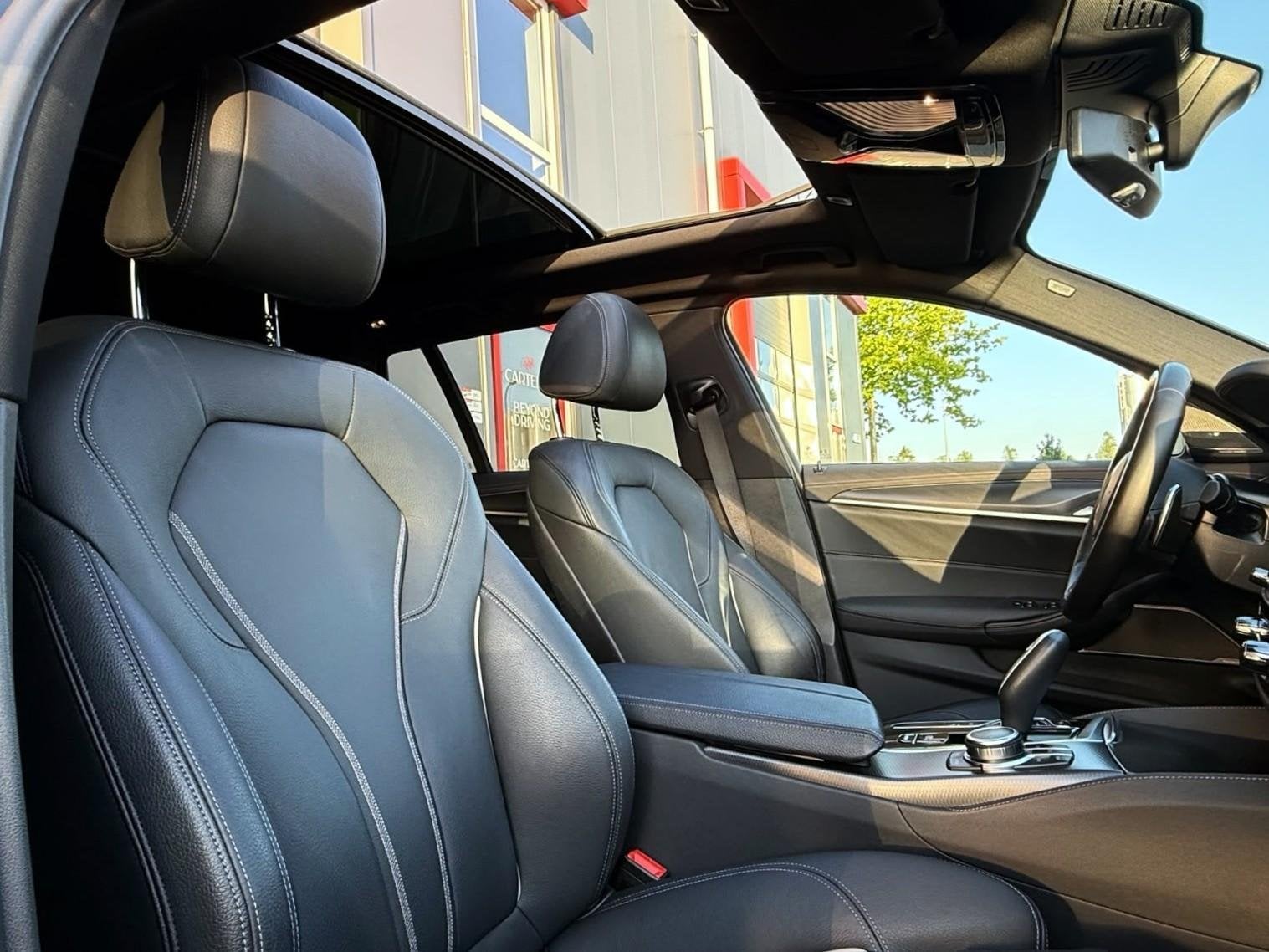 BMW 5-serie Touring 530e M-Sport High Executive | Pano | Luc, Auto's, BMW, 1998 cc, Achterwielaandrijving, Gebruikt, Zwart