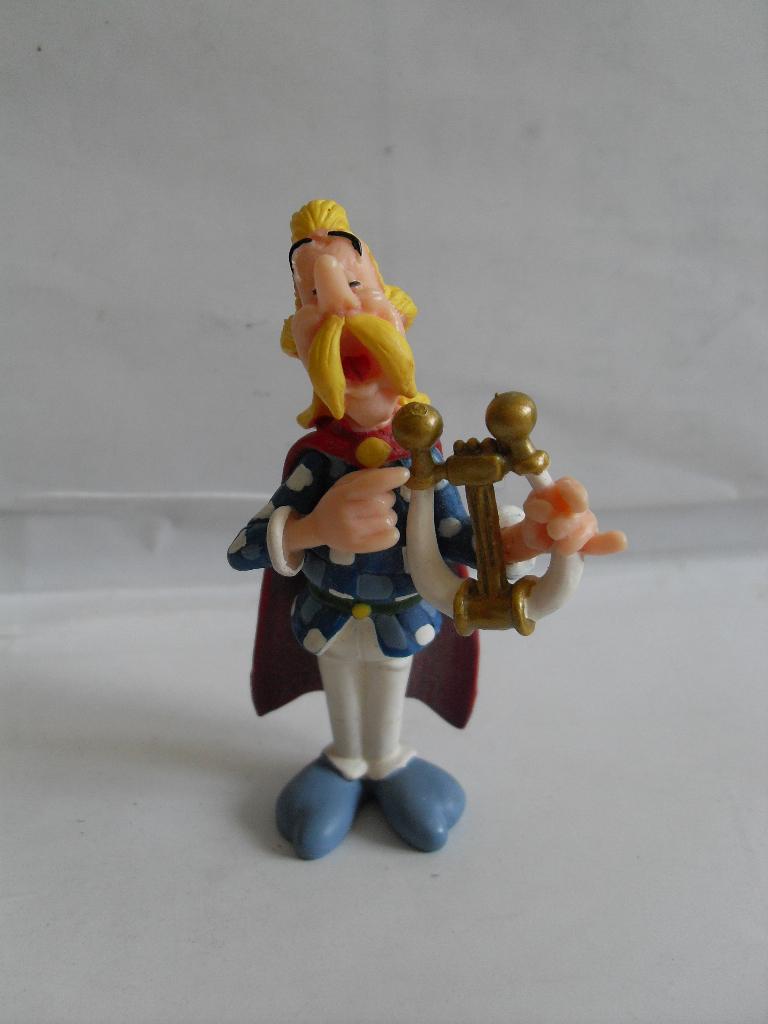 Asterix en Obelix Plastoy Figuurtje Assurancetourix, Ophalen of Verzenden, Asterix en Obelix, Zo goed als nieuw, Beeldje of Figuurtje