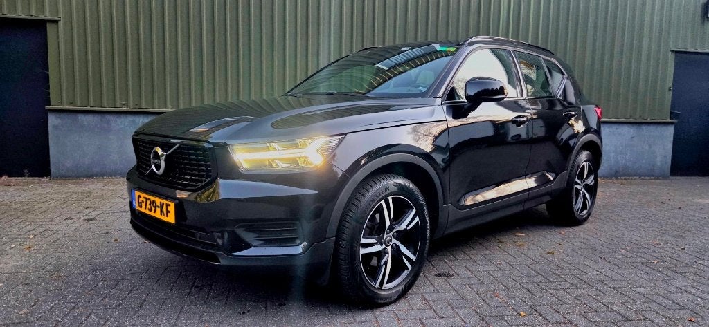 Volvo XC40 T3 163pk Geartronic 2019 Trekhaak NAP, Auto's, Dealer onderhouden, 1525 kg, Zwart, 4 cilinders