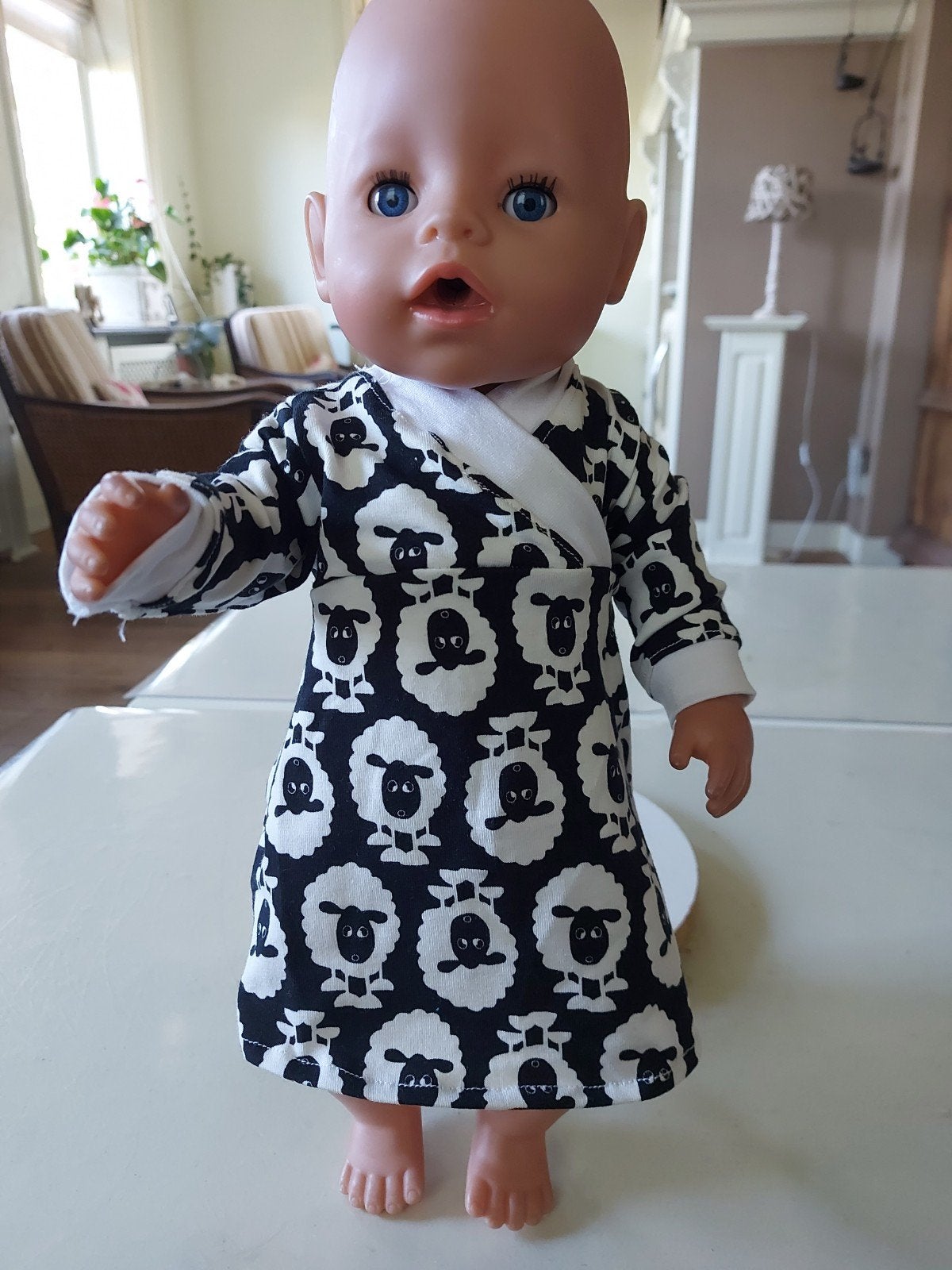 Zo leuk jurkje shaun de schaap baby born, Ophalen of Verzenden, Zo goed als nieuw, Babypop