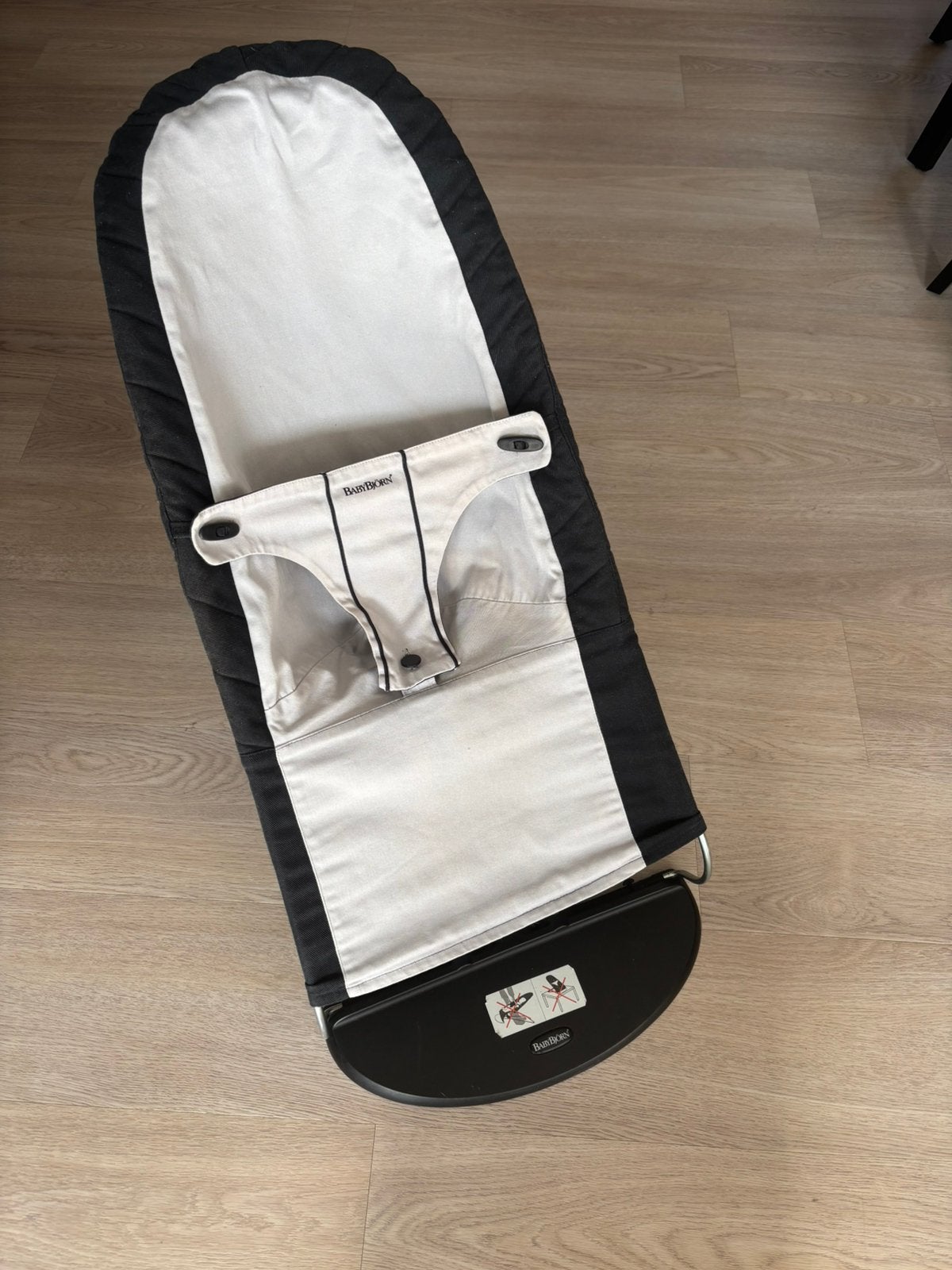Babybjorn wipstoel zwart/grijs, Kinderen en Baby's, Wipstoel, Met gordel(s) of riempje(s), Zo goed als nieuw, Ophalen