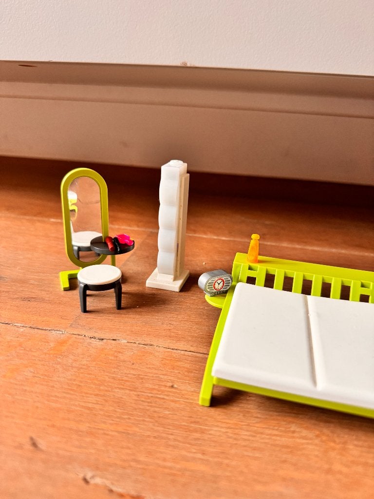 Playmobil City Life 9271 – slaapkamer met poppetje en lamp, Gebouw, Complete set, Ophalen of Verzenden, Zo goed als nieuw