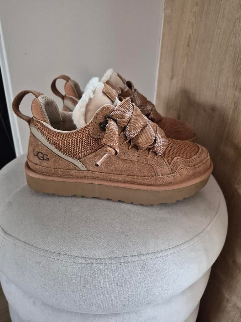 Ugg Lowmel, Ophalen of Verzenden, Zo goed als nieuw, Sneakers of Gympen