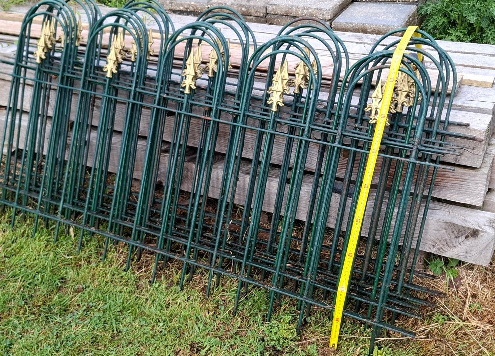 Sierhekwerk 8x met 9 staanders en betonvoet, Tuin en Terras, Tuinhekken en Hekwerk, Ophalen, Gebruikt, IJzer, Sierhekwerk