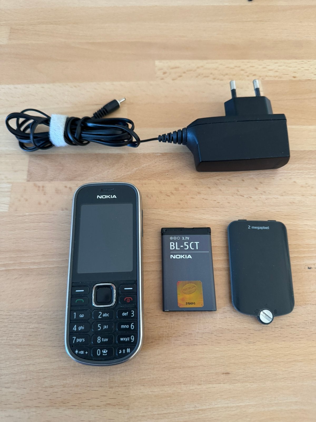 Nokia 3720c mobiele telefoon, Telecommunicatie, Mobiele telefoons | Nokia, Gebruikt, Zwart, Fysiek toetsenbord, Ophalen of Verzenden
