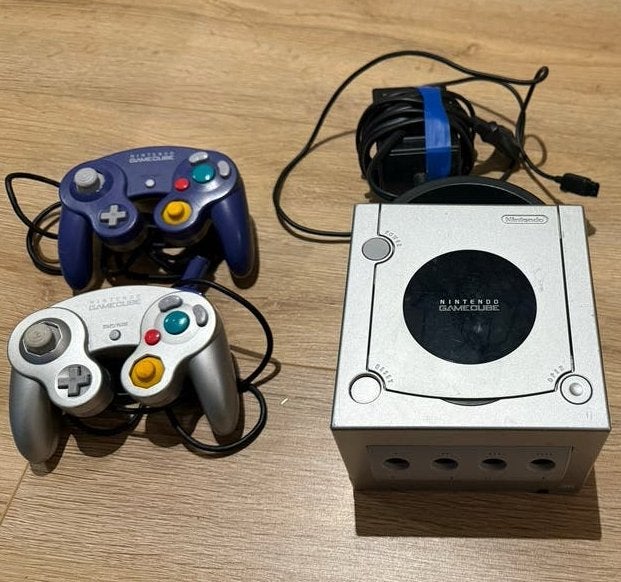 Nintendo GameCube met 2 controllers * zie omschrijving *, Spelcomputers en Games, Spelcomputers | Nintendo GameCube, Gebruikt