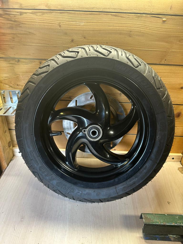 Runner 180 velg met band - Michelin City Grip 2 120/70-12, Fietsen en Brommers, Brommeronderdelen | Scooters, Ophalen of Verzenden