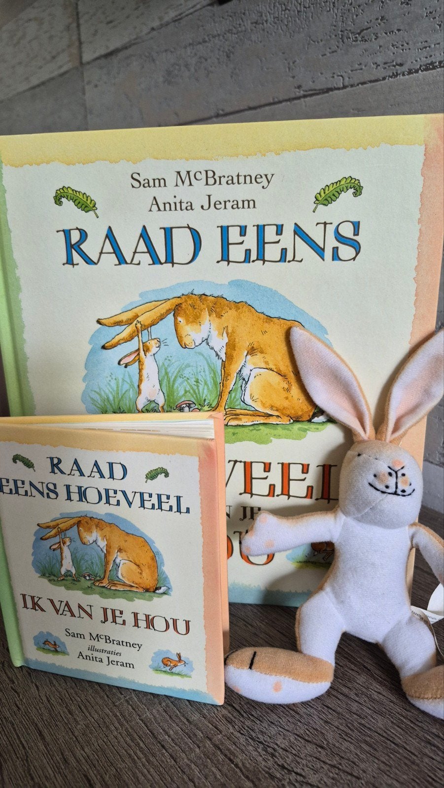 Raad Eens Hoeveel Ik Van Je Hou boeken + knuffel, Ophalen of Verzenden, Zo goed als nieuw, Sam McBratney, 2 tot 3 jaar