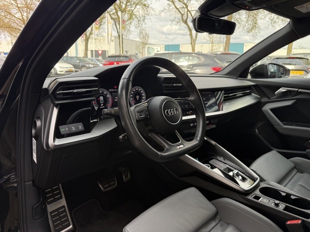 Audi A3 Limousine 30 TFSI S-Line Leer/b&o/matrix (bj 2021), Auto's, Gebruikt, Bedrijf, Sedan, 1260 kg