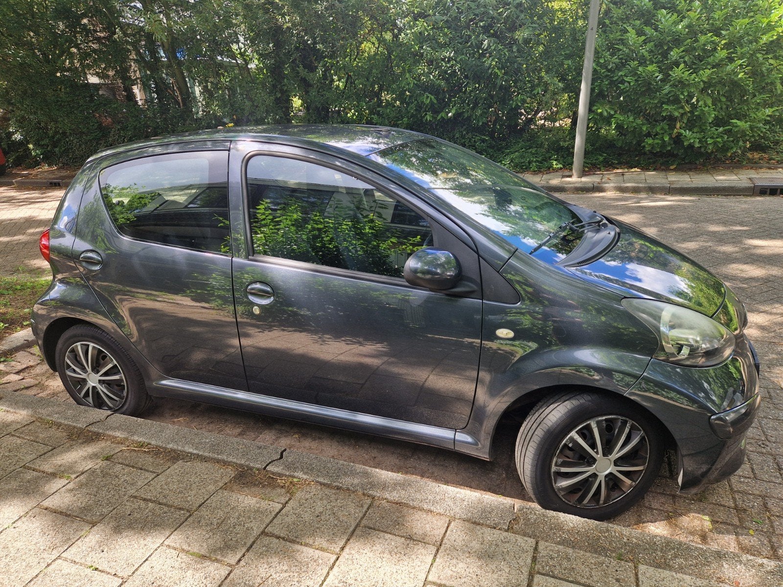 Toyota Aygo 1.0 12V Vvt-i 5DRS MMT 2007 Grijs, Auto's, Toyota, 4 stoelen, 68 pk, Origineel Nederlands, Grijs