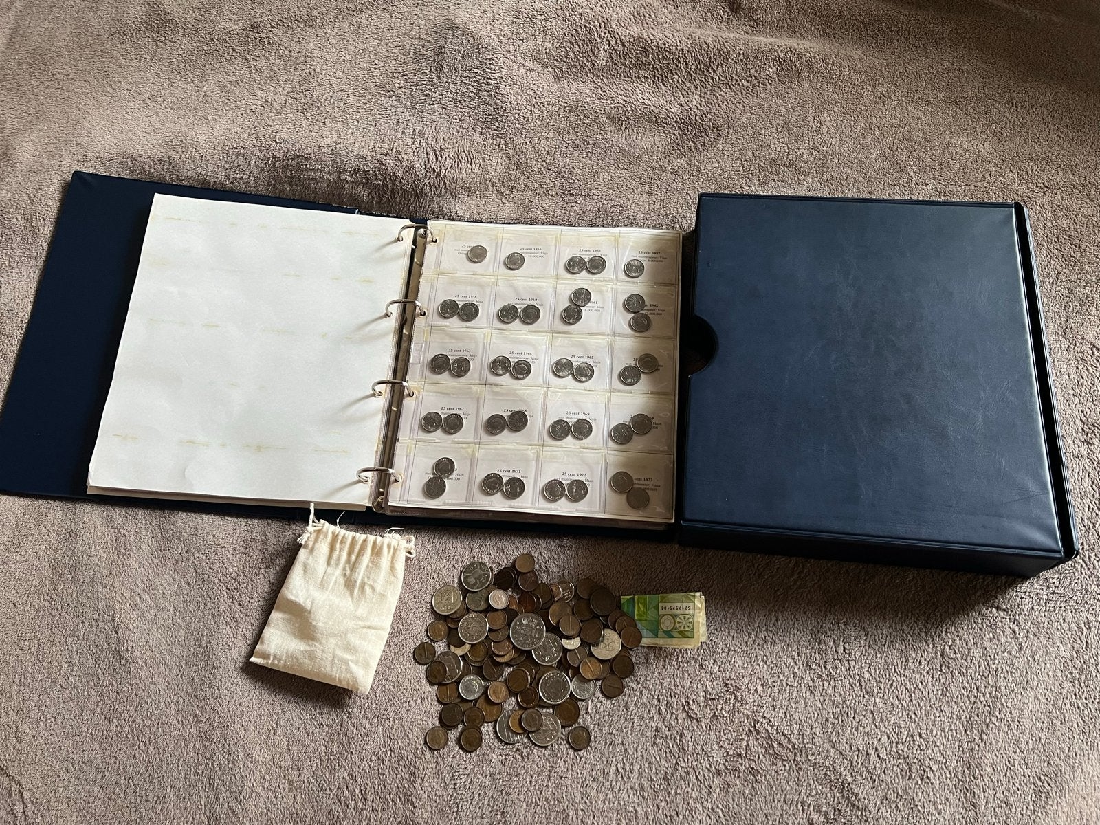 Grote verzameling munten in Juliana album, Postzegels en Munten, Munten en Bankbiljetten | Toebehoren, Ophalen of Verzenden, Verzamelmap