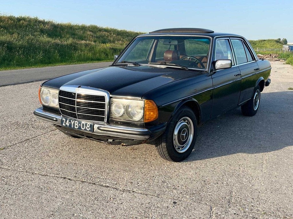 1977 Mercedes-Benz 200-280 (W123) 220 D Oldtimer, Auto's, Oldtimers, 60 pk, Zwart, Mercedes-Benz, Bedrijf