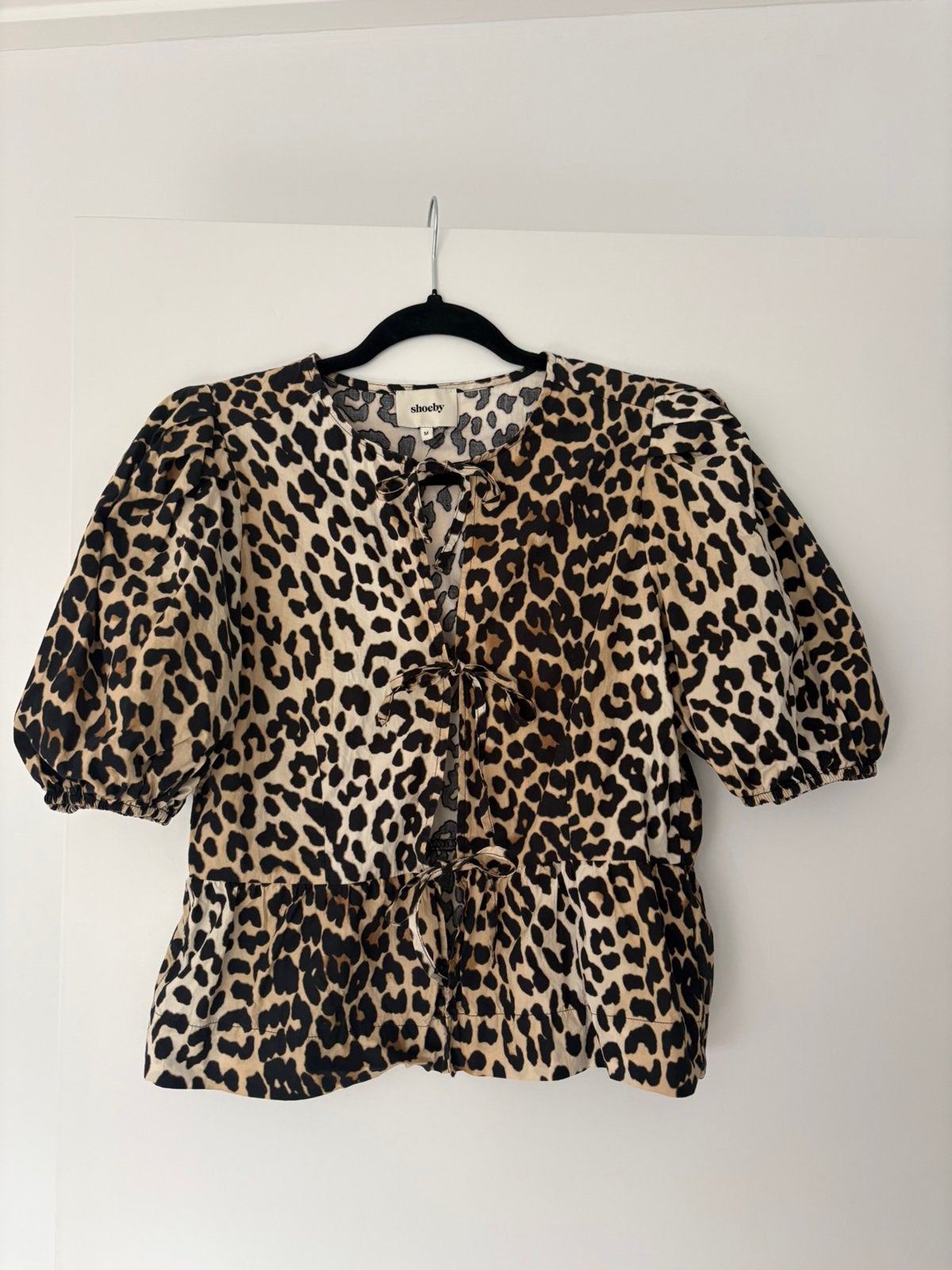 Dames blouse top shoeby M panter print met strikjes, Maat 38/40 (M), Bruin, Nieuw, Ophalen of Verzenden