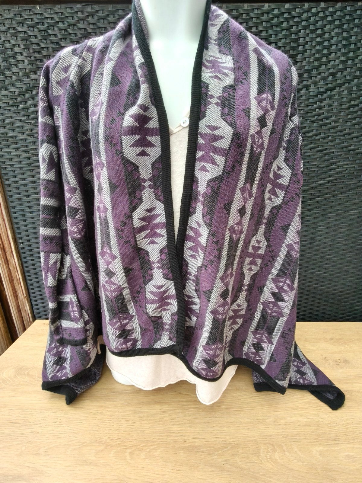 Mooie poncho met mouwen maat S, Ophalen of Verzenden, Zo goed als nieuw, Maat 36 (S), Sjaal