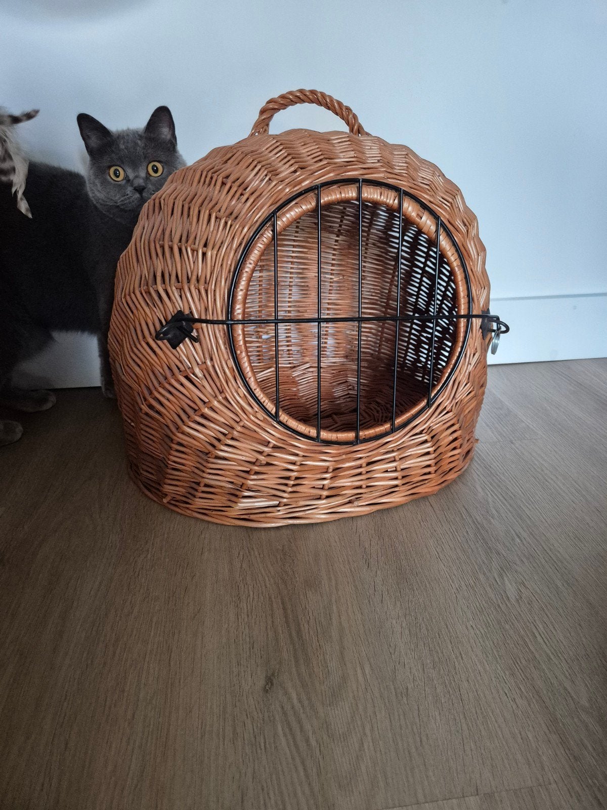 Rotan mandje voor dieren zoals hond of kat, Ophalen, Zo goed als nieuw