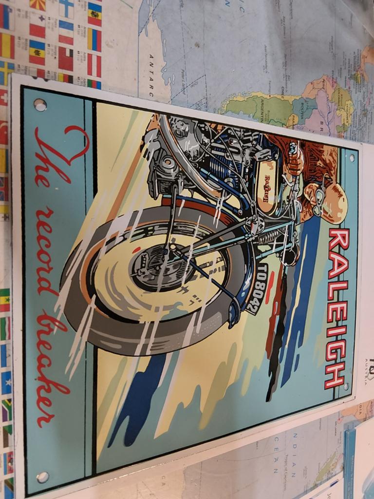 Vintage Raleigh emaille reclamebord - The Record Breaker, Ophalen of Verzenden