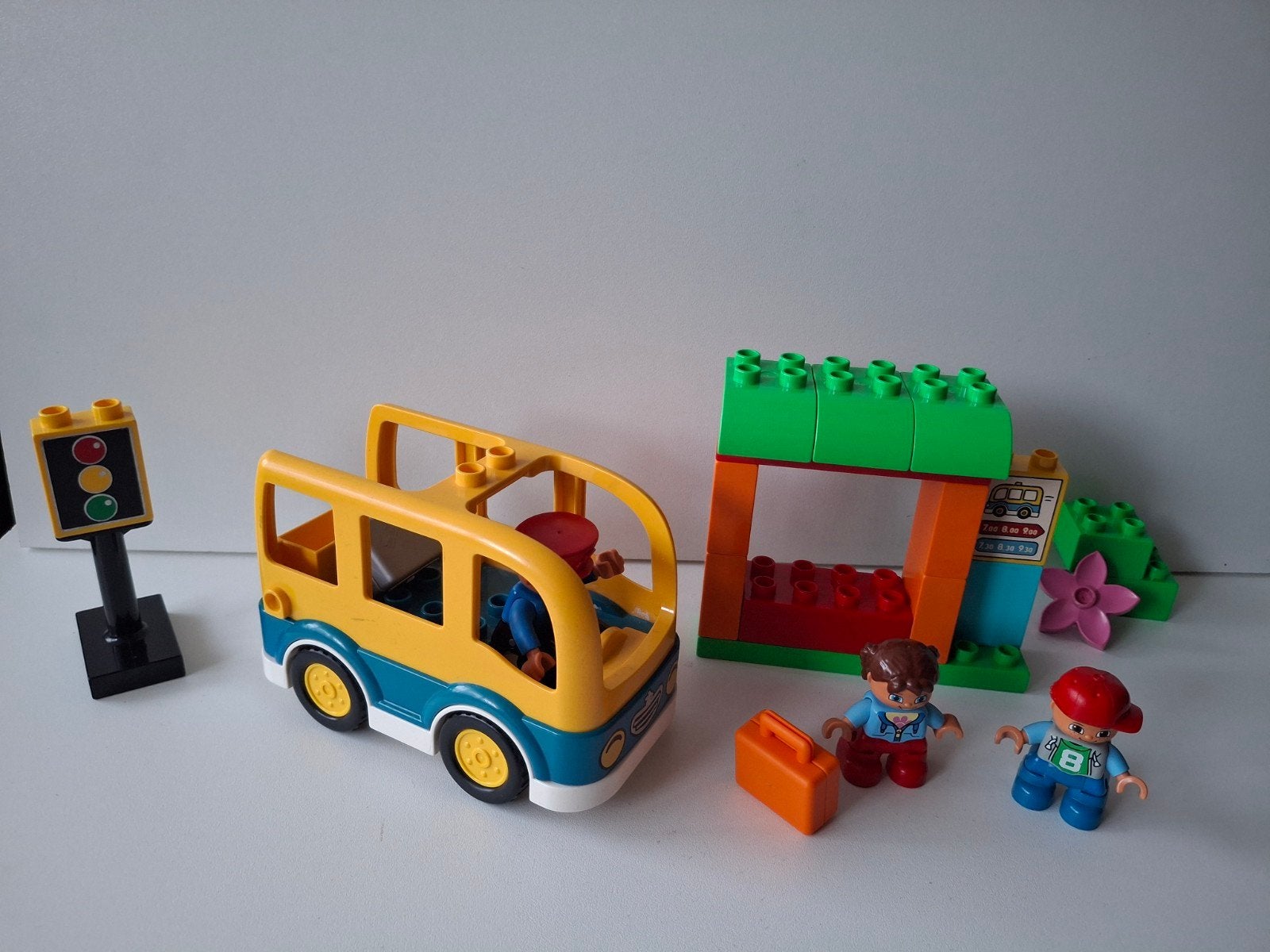 Duplo 10528. Town schoolbus. Met 3 popjes., Ophalen of Verzenden, Duplo