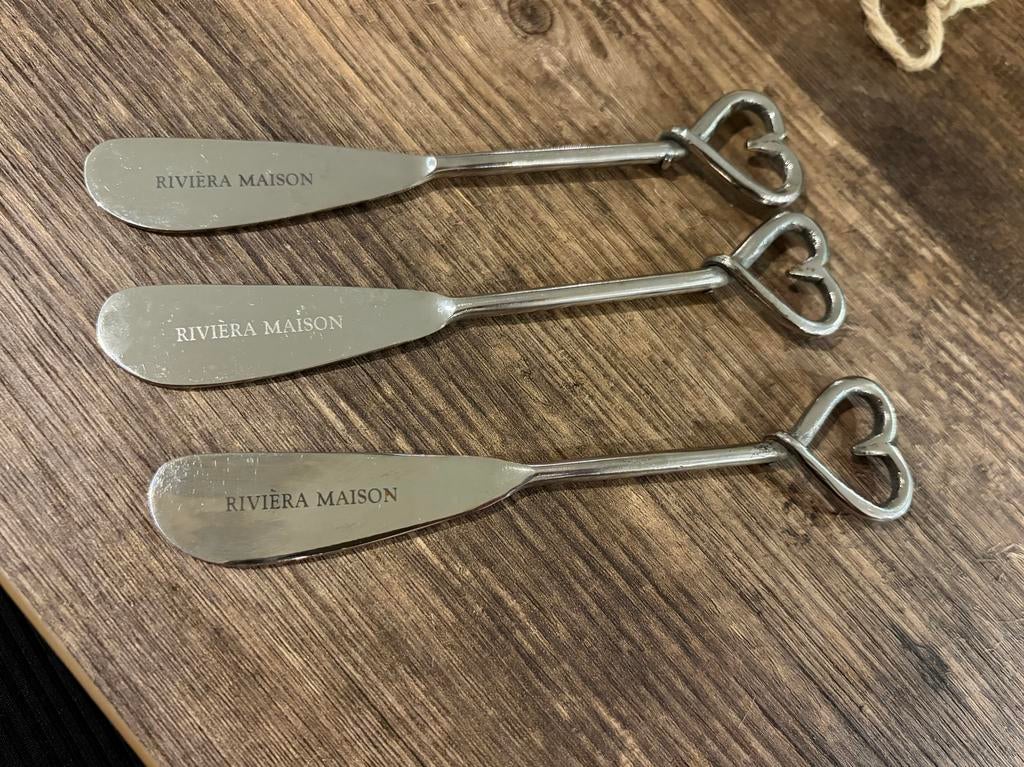 Rivièra Maison botermesjes met hartje - Set van 3, Ophalen of Verzenden, Zo goed als nieuw, Rvs of Chroom, Los bestek