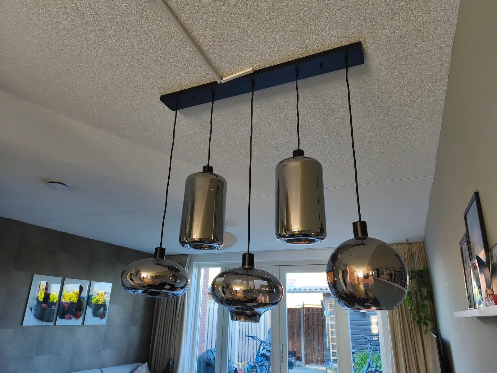 Moderne hanglamp met 5 glazen kappen, smoke kleur, Ophalen, Modern, Industrieel, E27 (groot), Zo goed als nieuw
