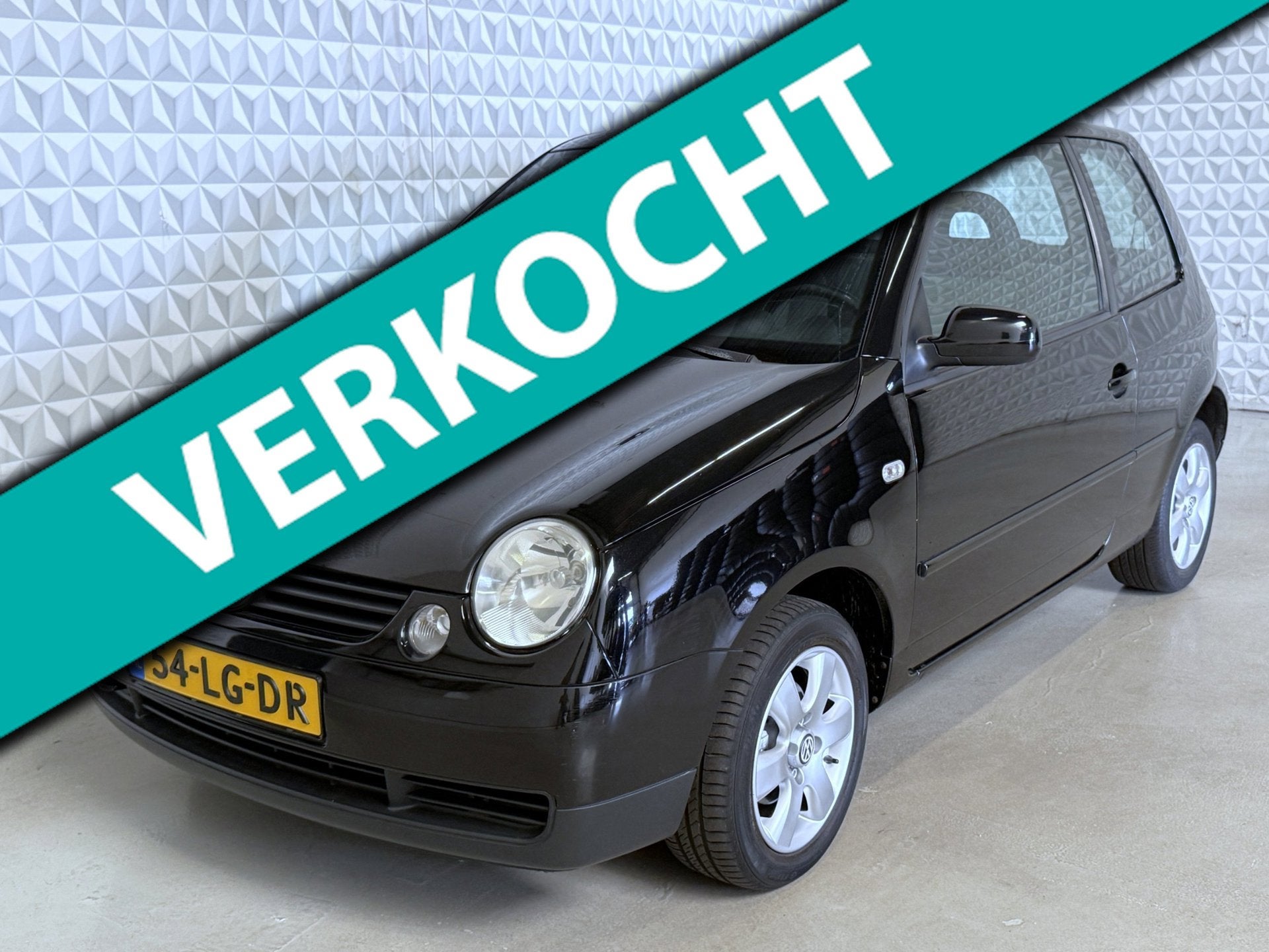 Volkswagen Lupo 1.4-16V Cambridge AUTOMAAT / 81.000km (2003), 450 kg, 31 €/maand, 4 cilinders, Zwart