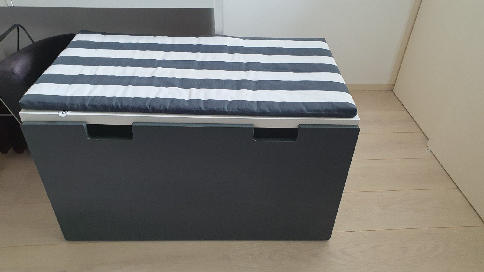 IKEA Opbergbankje met Kussen - Donkergrijs, Huis en Inrichting, Overige Huis en Inrichting, Gebruikt, Ophalen