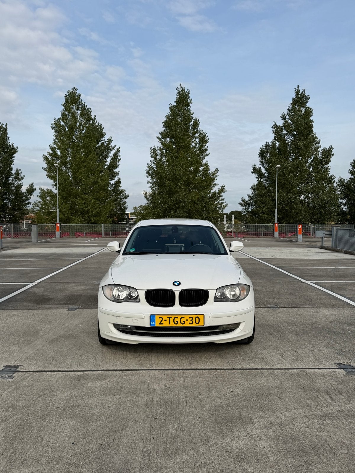 BMW 118i 2.0 | 189.000 KM | Wit | CarPlay | Rijdt Prima, 1-Serie, Achterwielaandrijving, 1995 cc, 4 cilinders
