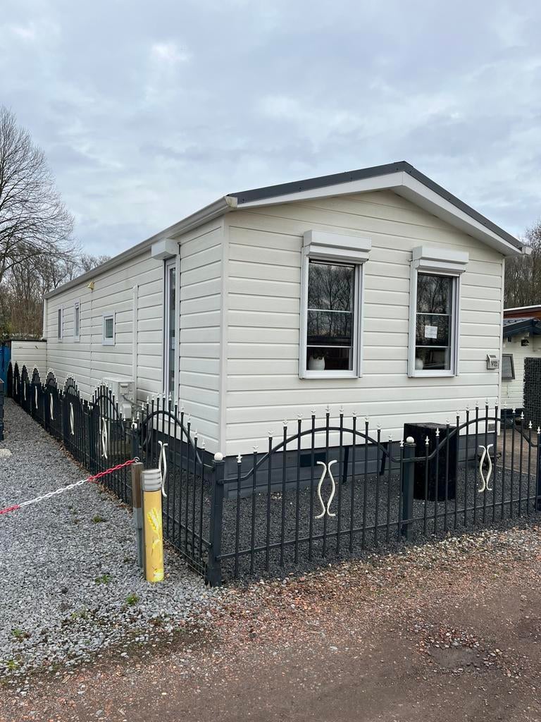 Mooie, geïsoleerde chalet te koop op Camping De Bouwte