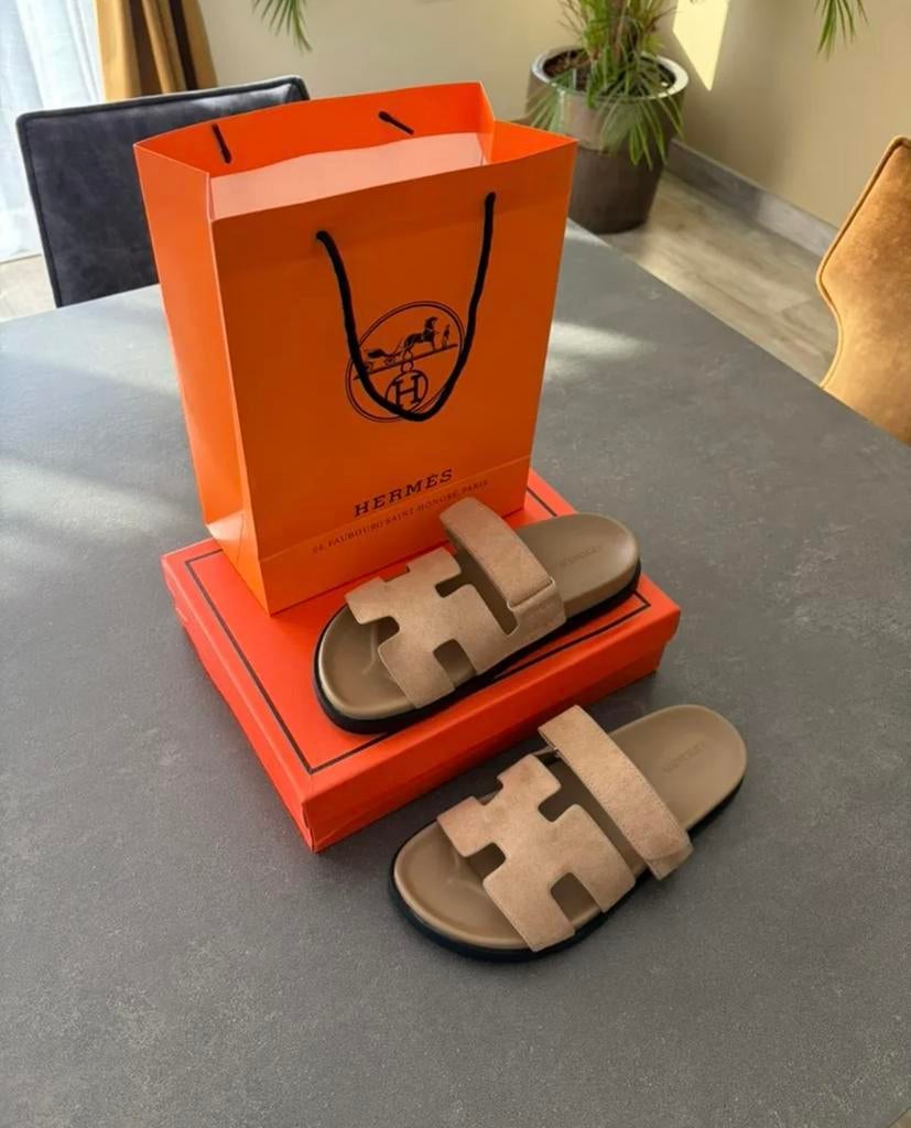 Hermes slippers dames, Ophalen of Verzenden, Nieuw, Zwart