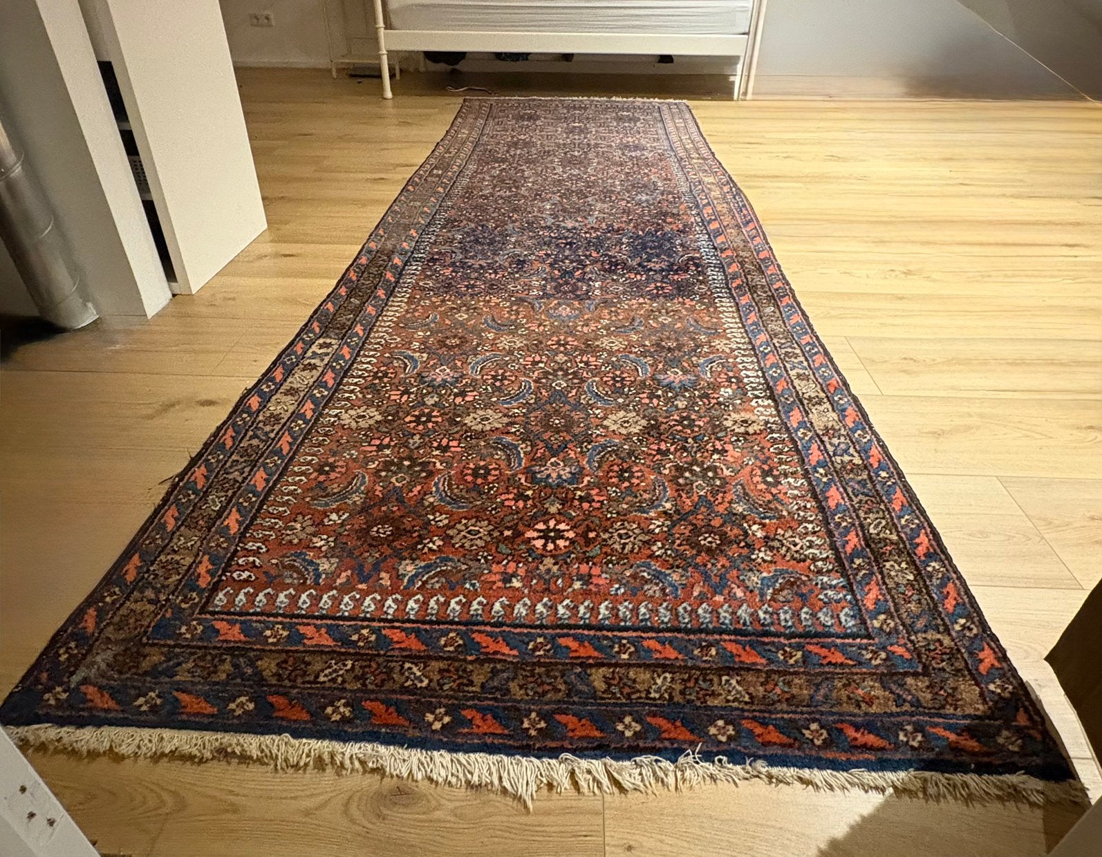 Handgeknoopte perzisch tapijt/loper 3,75m x1,22m, Huis en Inrichting, Stoffering | Tapijten en Kleden, Ophalen, Gebruikt, Bruin