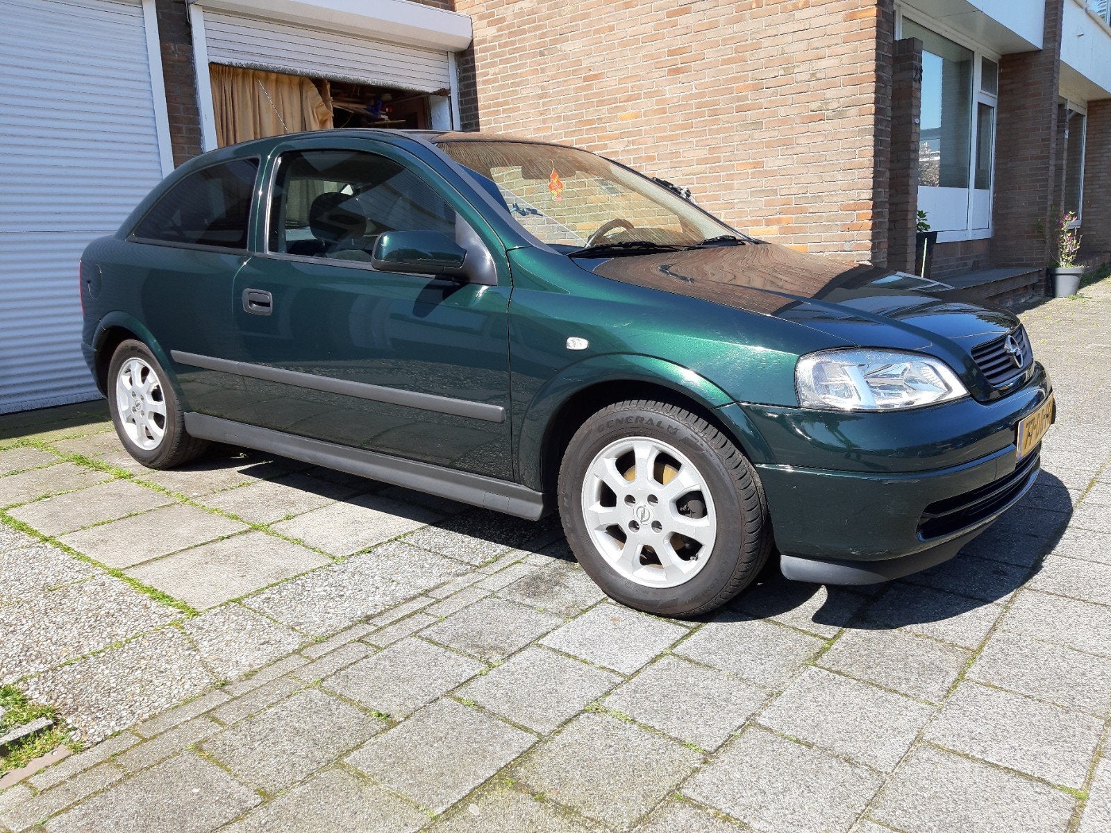GEZOCHT een voor bumper GROEN voor een astra G uit 1999., Auto-onderdelen, Ophalen of Verzenden, Voor, Opel, Bumper
