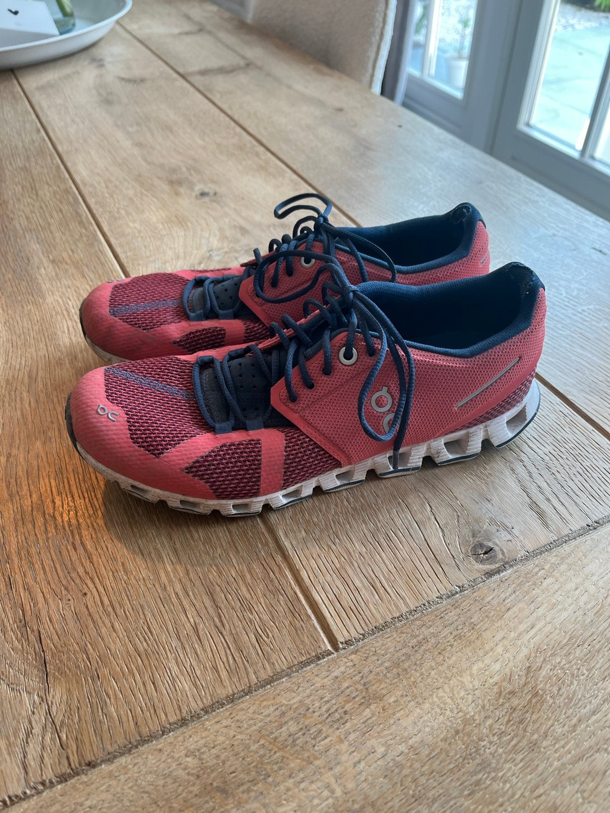 On Cloud hardloopschoenen - Maat 38 - Gebruikt, Overige merken, Gebruikt, Hardloopschoenen, Ophalen of Verzenden