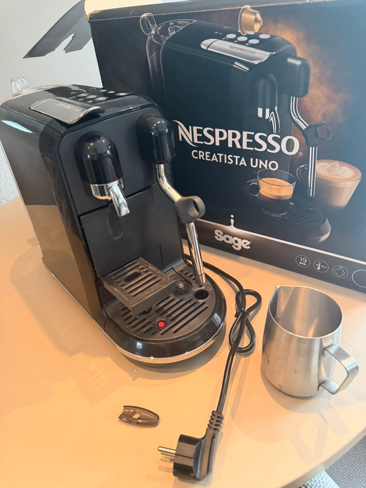 Sage Nespresso Creatista Uno + doos & melkkan, Koffiepads en cups, Gebruikt, Overige modellen, Ophalen of Verzenden