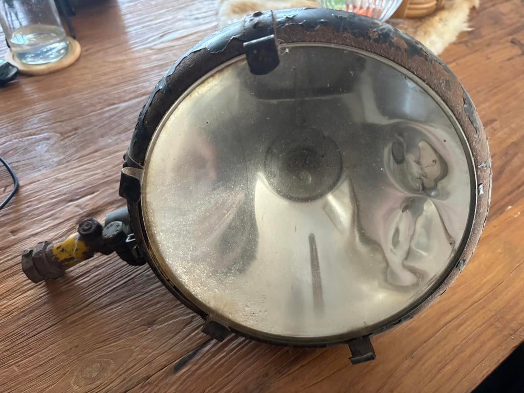 Zeer oude  lamp, Ophalen