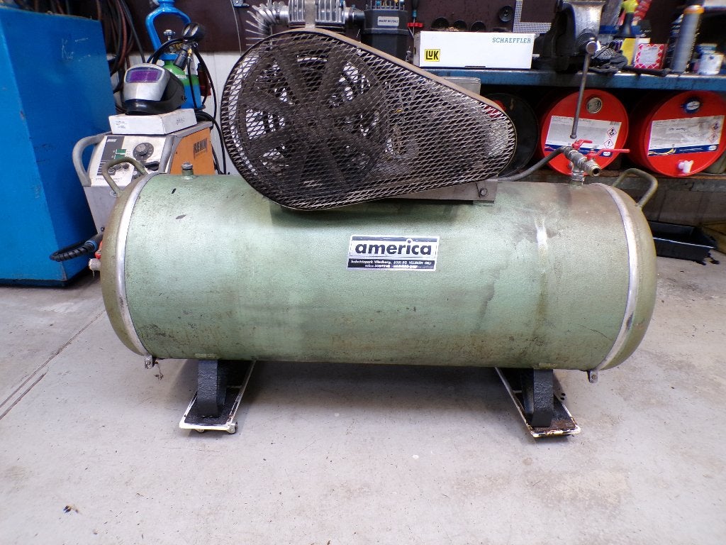 compressor America | 250L | 2 cilinder | 2,2 Kw, 100 liter of meer, Ophalen of Verzenden, Gebruikt, 200 tot 400 liter/min