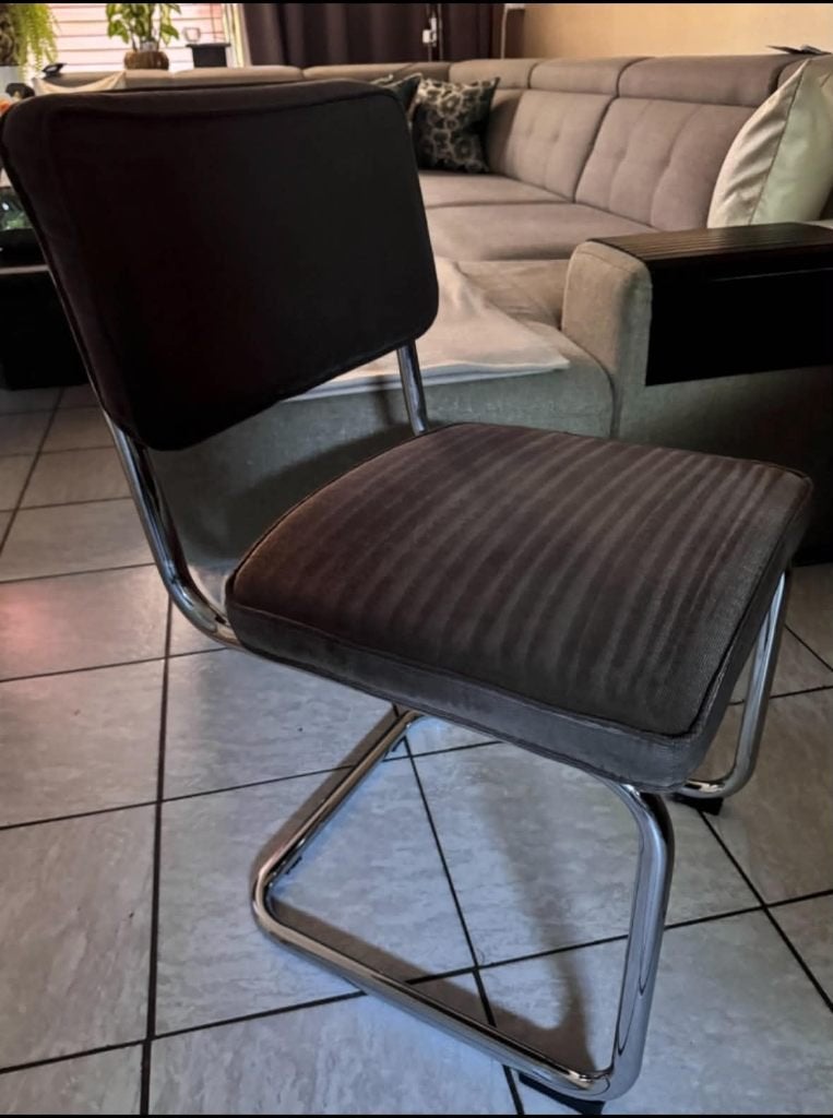 Foto 4 van 4 rib eetkamerstoelen donker bruin